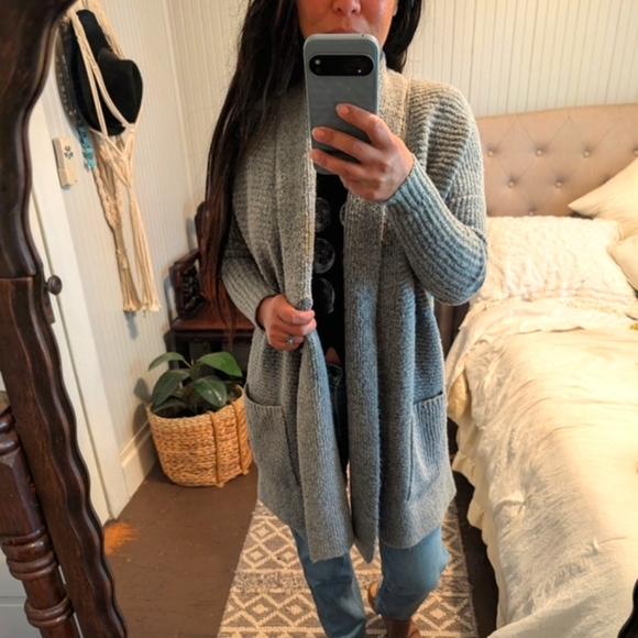 American Eagle Outfitters Sweaters - American eagle outfitters gray long knit cardigan sweater cozy small ribbed